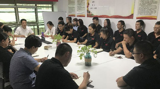 德瑞克儀器2019年第三季度大會(huì)報(bào)道，外貿(mào)銷售部領(lǐng)取5000元獎(jiǎng)金！